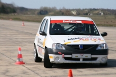 Slalomtraining mit dem Dacia