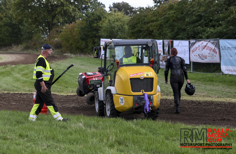 014-2026-lawnmower-racing_1061