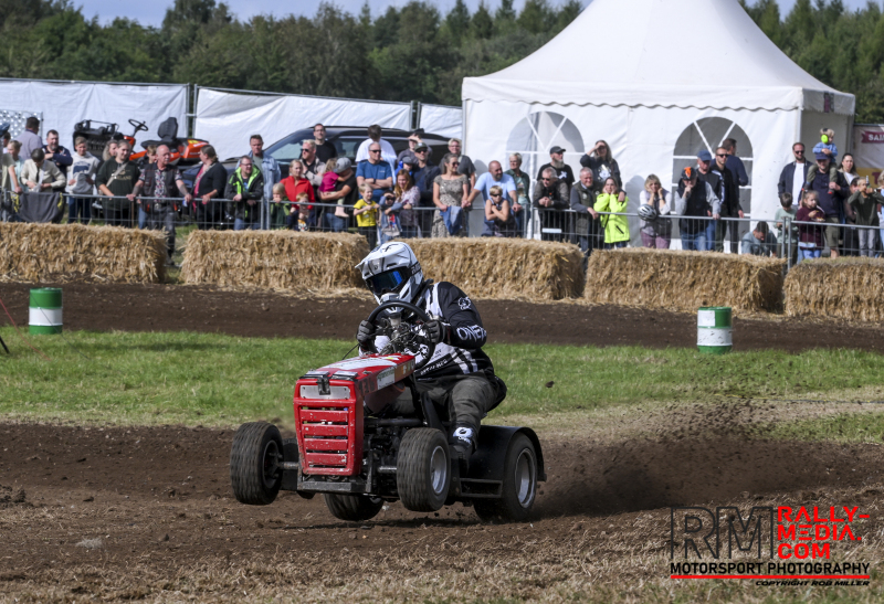 032-2026-lawnmower-racing_3065