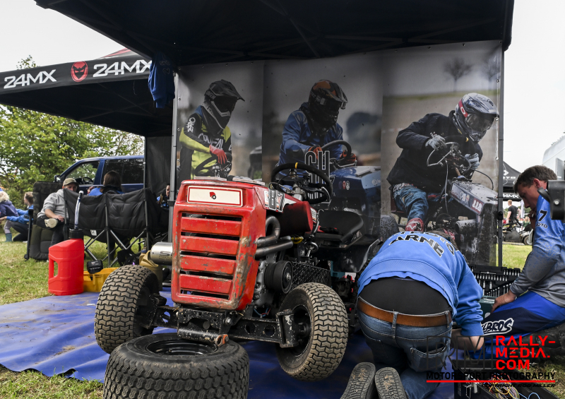 101-2026-lawnmower-racing_0033